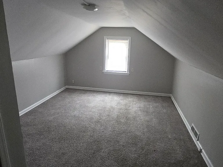 1918 Oakland Pkwy — Photo 6