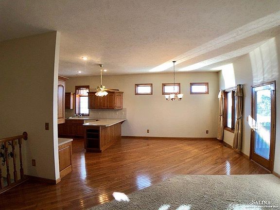 5th image of 206 S Estates Dr