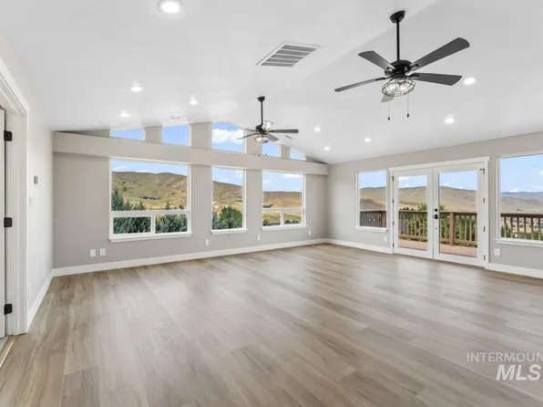 25 Horseshu Vue Cir, Horseshoe Bend, ID 83629