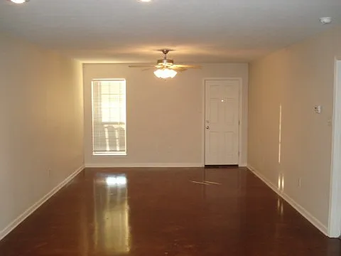 7 Rolling Brook Dr — Photo 2