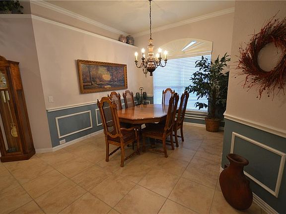 4th image of 910 Grand Cypress Ln