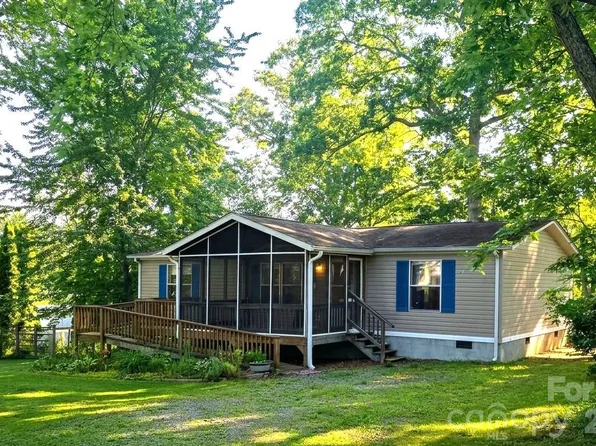 403 Doliver Dr, Horse Shoe, NC 28742