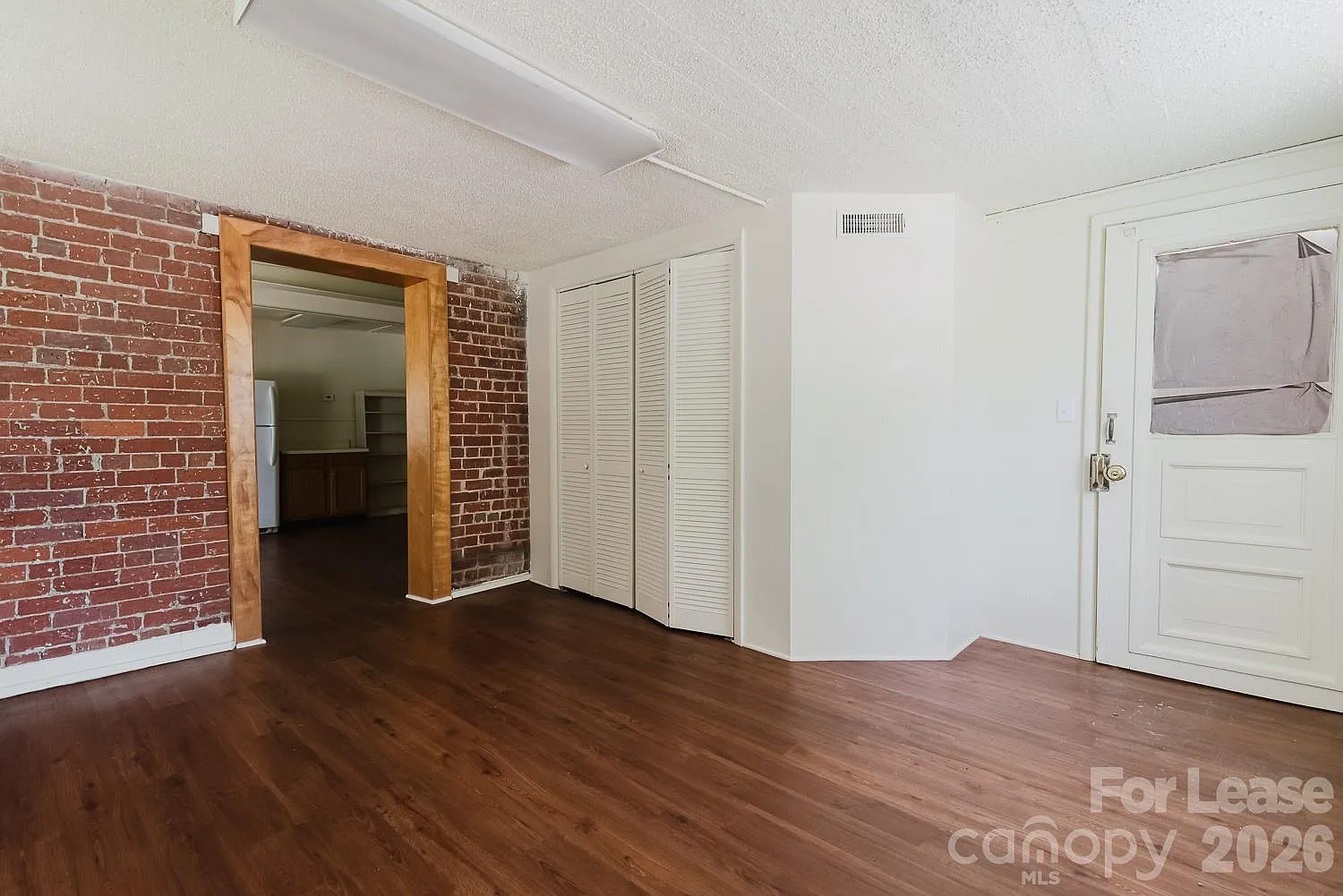2 bed, 1.0 bath, 700 sqft, $1,375 — Photo 2