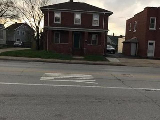 1st image of 523 S Lake St