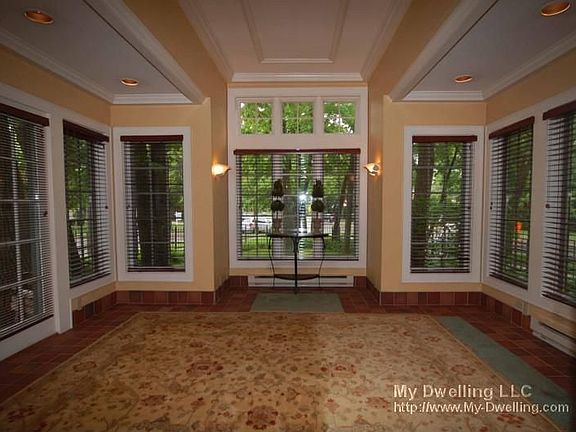 4th image of 4901 N Lake Dr