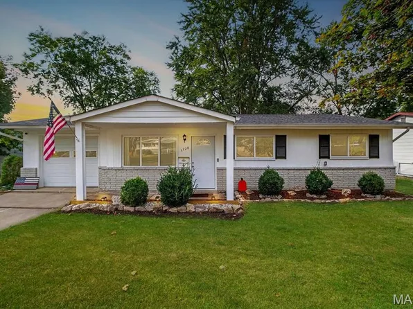 1120 Bluebird Dr, Florissant, MO 63031