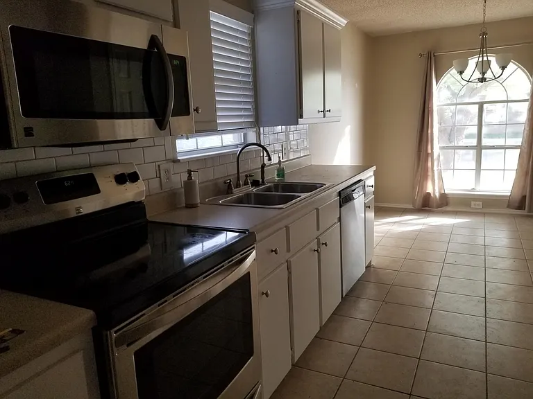 903 Ironton Dr — Photo 3