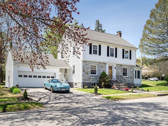 4th image of 5 Adanac Rd