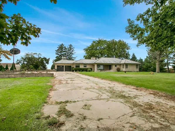 3255 E 12th Rd, Ottawa, IL 61350