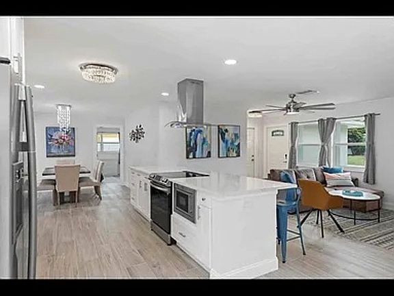 3rd image of 4526 SE 10th Ave
