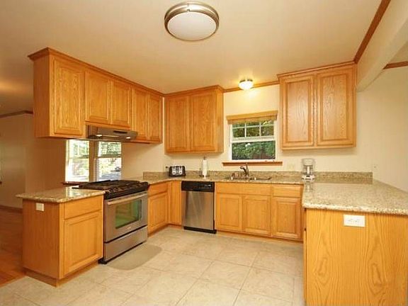 3rd image of 601 41st St