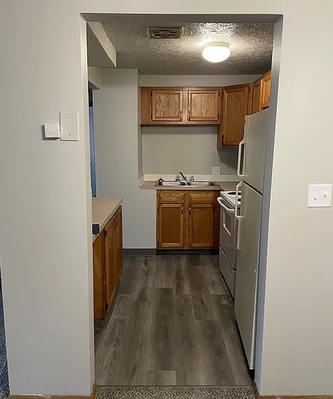 St Charles Court Apartments — Photo 7