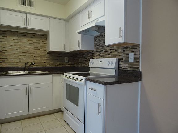 2nd image of 1402 N Sunflower Cir