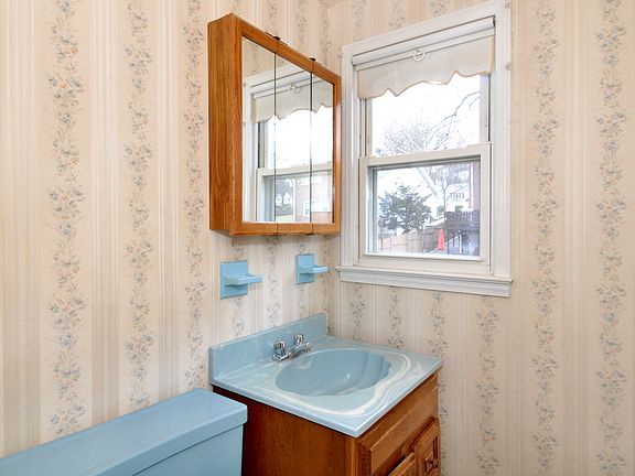 5th image of 180 Helena Ave