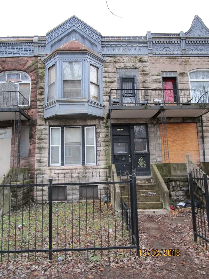 5642 S Green St photo 1
