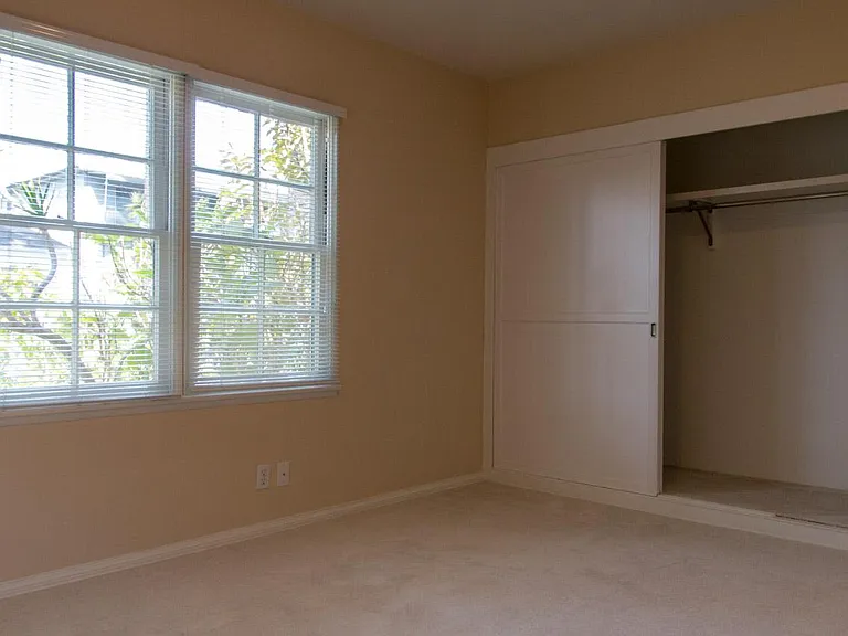 438 S Palm Dr #D — Photo 10