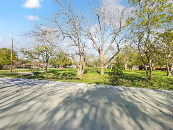 3109 Texas Ave, Dickinson, TX 77539