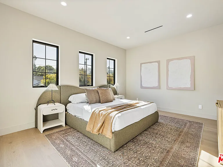 14273 Greenleaf St — Photo 45