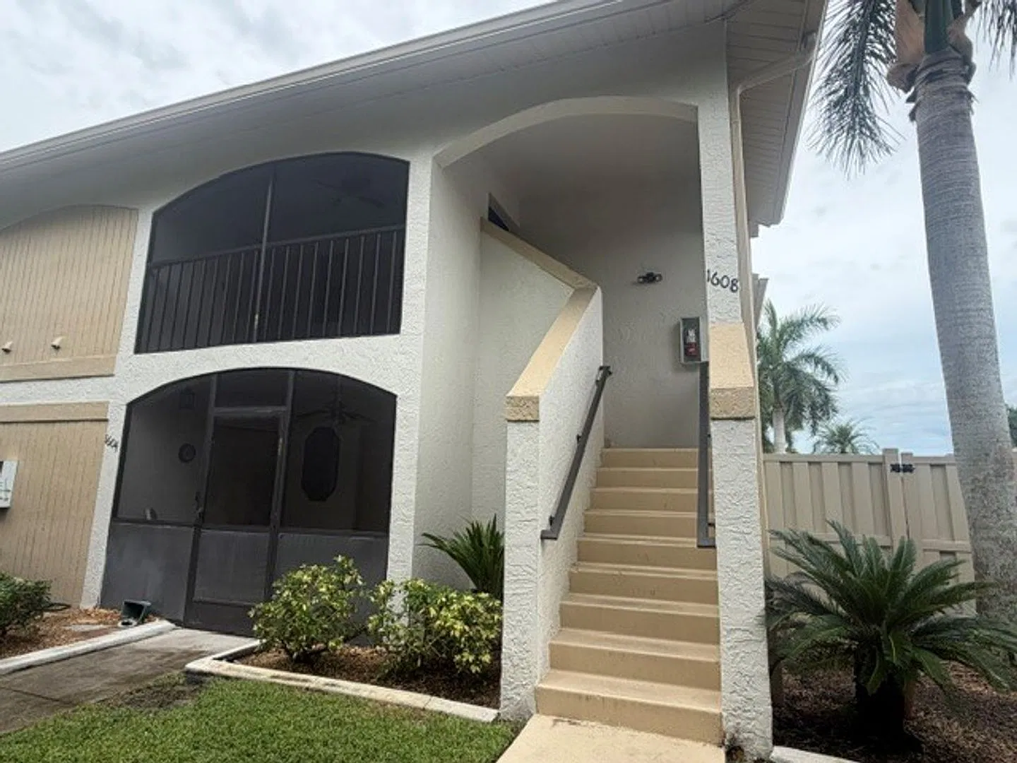 Brookshire Village IV Condo Corner unit with a community pool & spa / Close to the Hospital & Who... — Photo 4