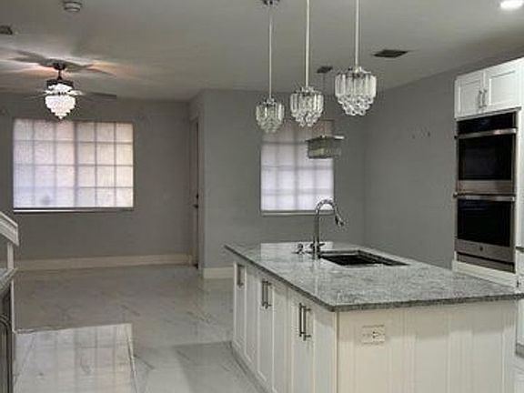 3rd image of 1305 Lucaya Dr