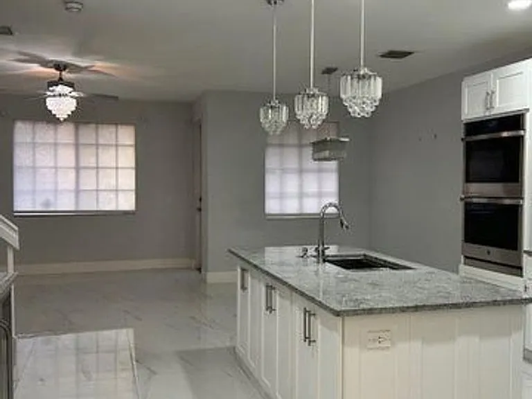 1305 Lucaya Dr — Photo 3