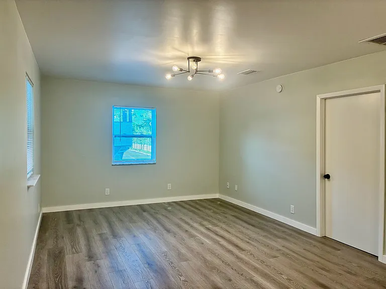 28 Sebastian Ave #C — Photo 5