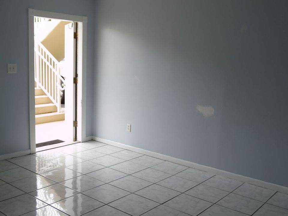 2nd image of 210 Cape Shores Cir #7-B