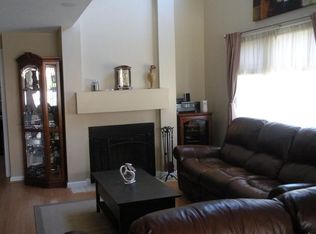 1 Stone Ridge Rd, Franklin, MA 02038