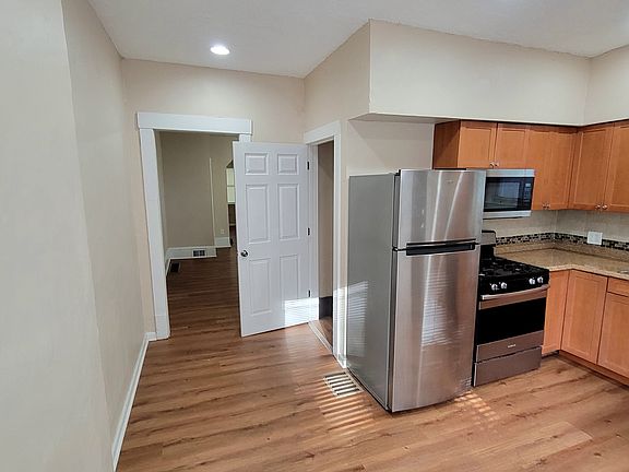 2nd image of 2266 Grandview Ave