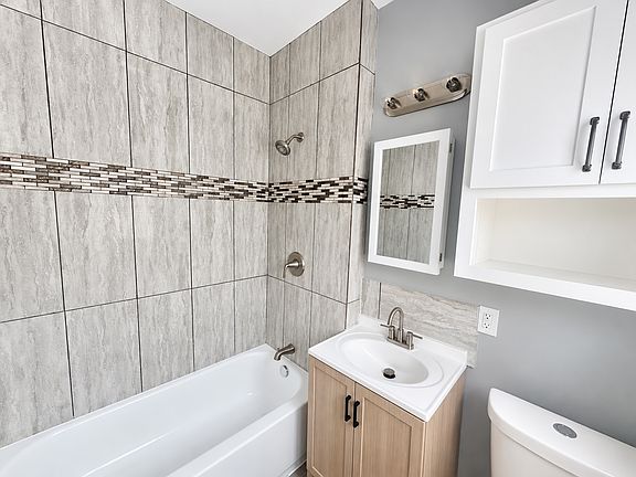 5th image of 1135 E 3rd St #1