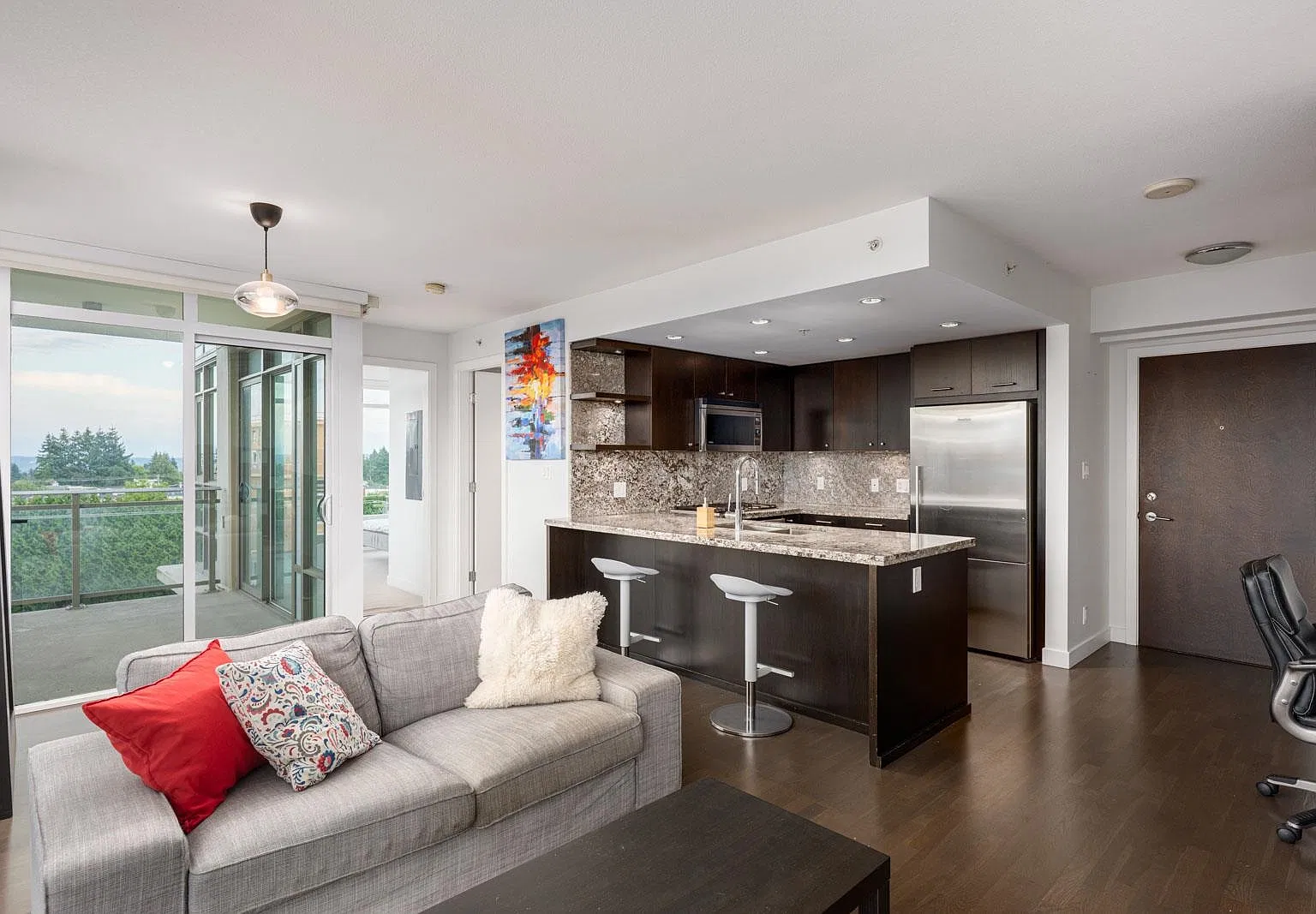 1 bed, 640 sqft, $2,050 — Photo 3