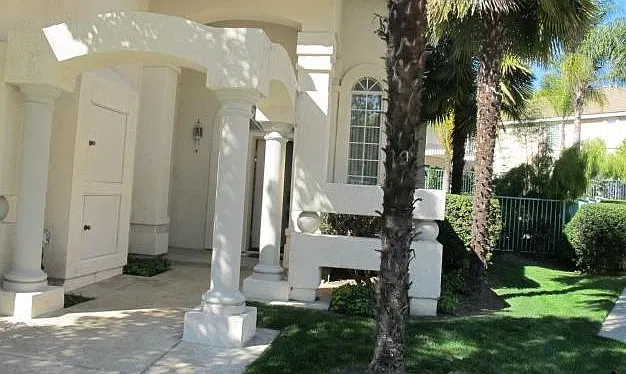 3 bed, 1856 sqft, $3,900 — Photo 3