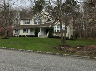 18 Silas Woods Rd, Manorville, NY 11949