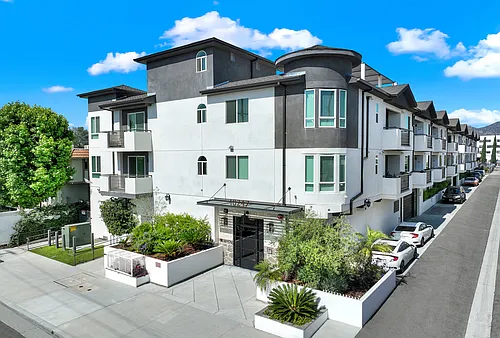 10247 Variel Ave Photo 1