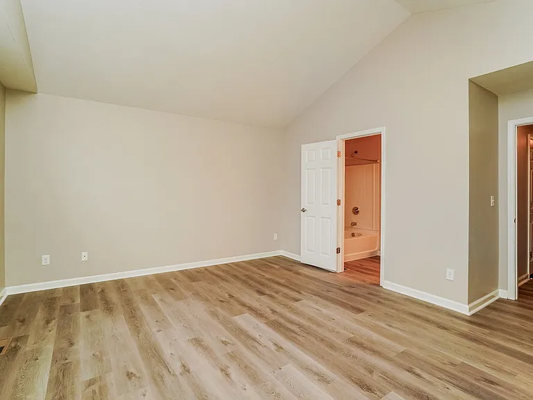 5333 Winchester Cathedral Dr — Photo 15
