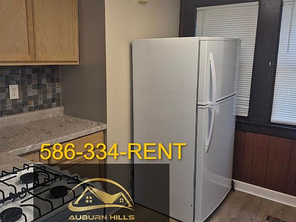 4th image of 190 Augusta Ave APT 1