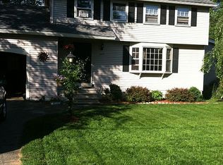 7 Happy Ln, Londonderry, NH 03053