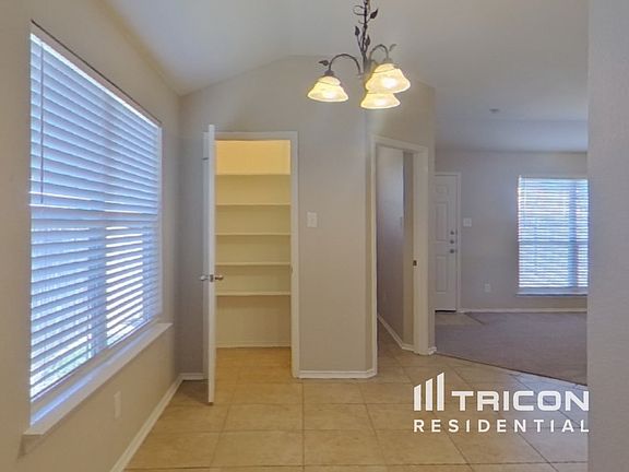 5th image of 820 Alder Dr
