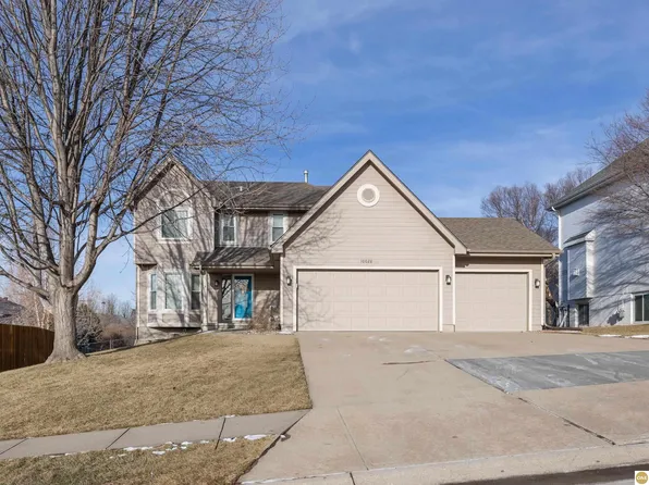 10028 Durkop St, La Vista, NE 68128