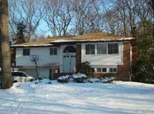 16 Windham Dr, Huntington Station, NY 11746