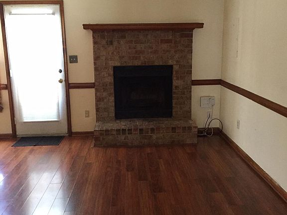 3rd image of 240 Windbrooke Ln