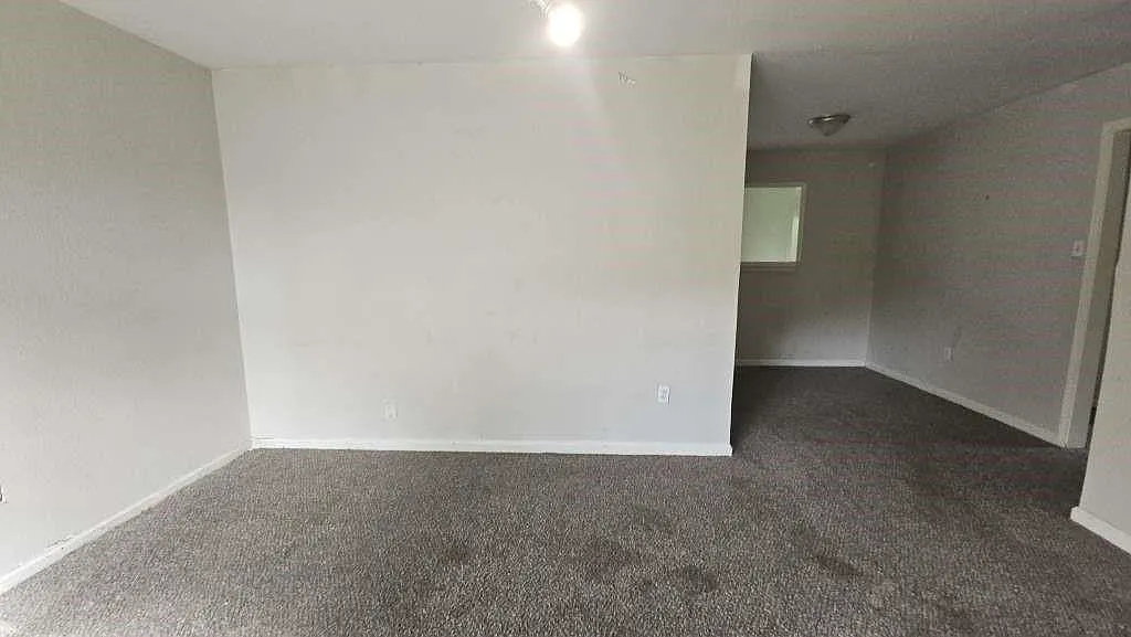 3 bed, 1.0 bath, 1188 sqft, $1,639 — Photo 3