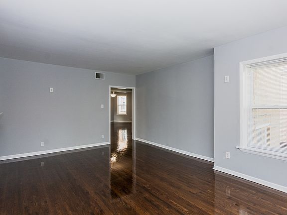 5th image of 6218 N Oakley Ave