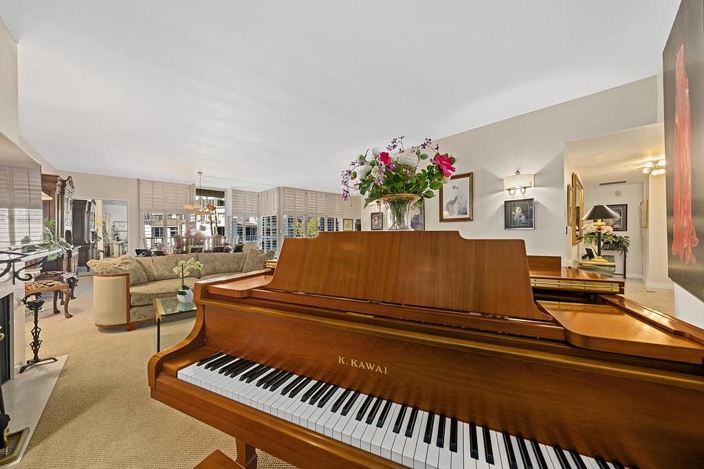 900 Island Dr APT 312