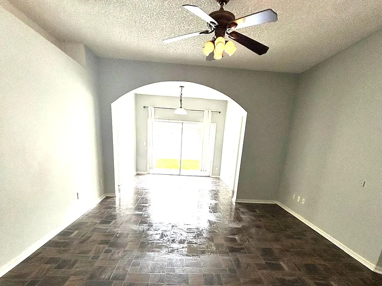 465 Eastbridge Dr — Photo 9