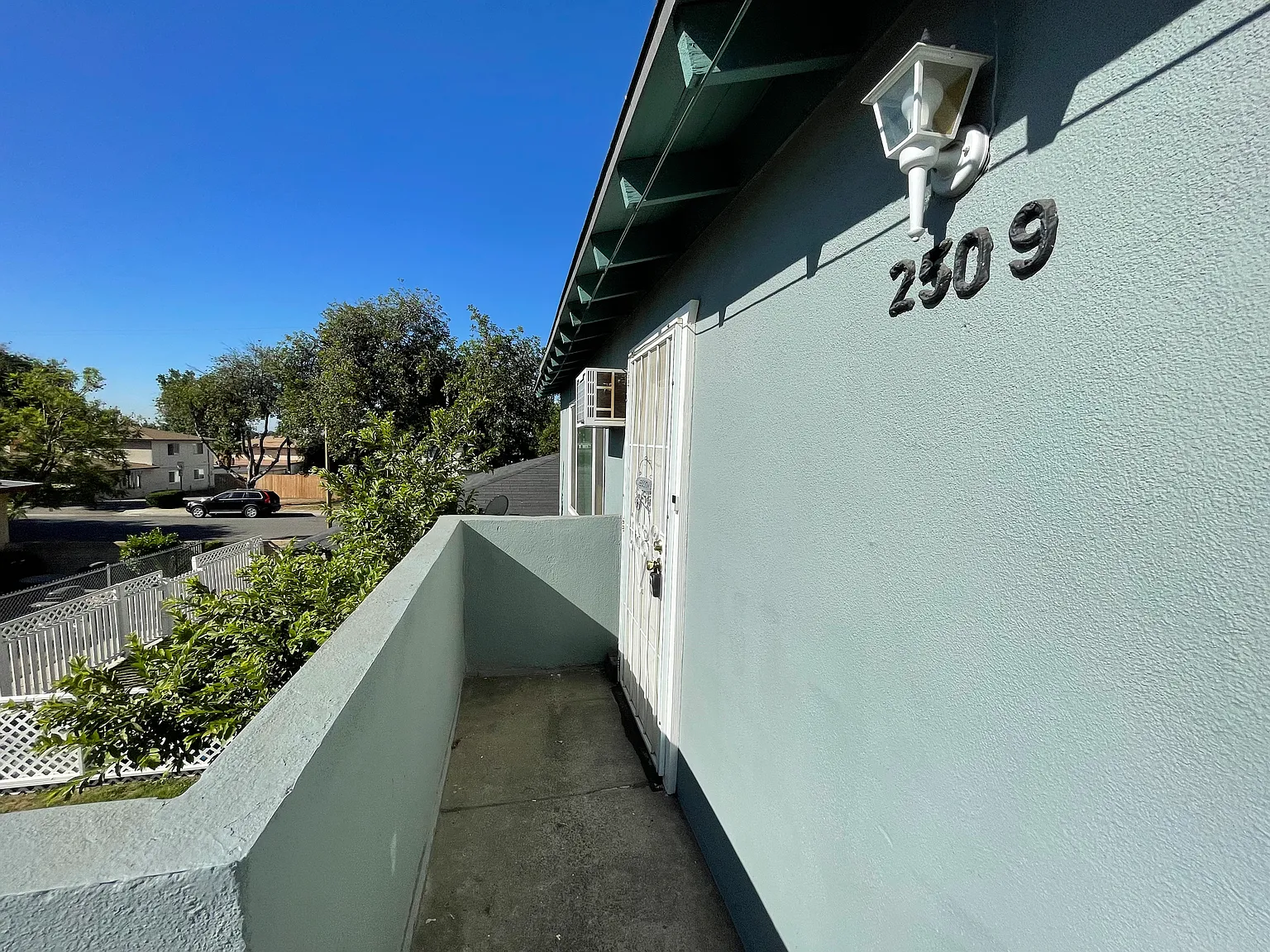 2 bed, 1000 sqft, $2,200 — Photo 1