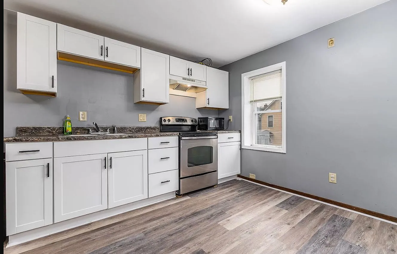 3 bed, 1300 sqft, $1,450 — Photo 4