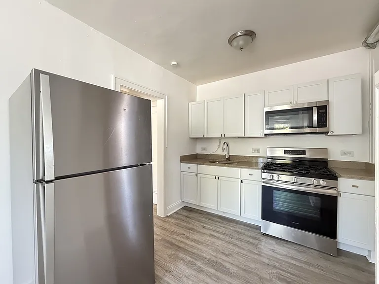 1605 N McVicker Ave #2 — Photo 2