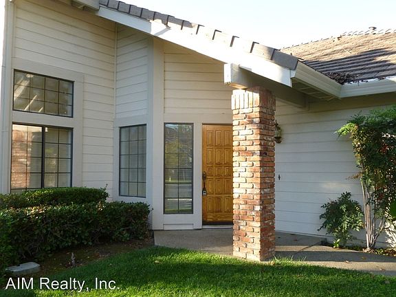 2nd image of 501 Bedford Ct