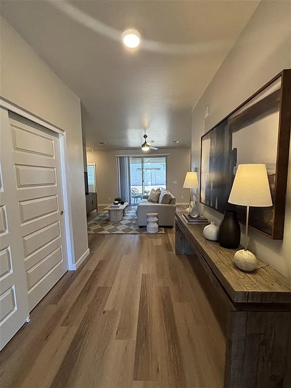 3 bed, 2216 sqft, $2,548 — Photo 2